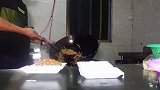 忙了一天累坏了，随便整100个生蚝下酒跟老弟一起补补身体