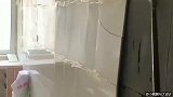 屋主不给装修师傅结算工钱，师傅全部敲掉当自己白干