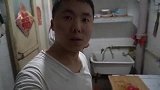 媳妇出租屋做手工鸡蛋面，配着老公买的鸡架骨，荤素搭配有营养