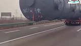 超长的大货车，太震撼了