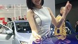 美女笑得好甜