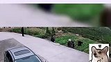 女子丈夫住院近两月，家中无人忙农活，监控中看到邻居们默默帮忙