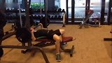 综合-17年-半年减重过百斤 90后胖子健身变男神-新闻