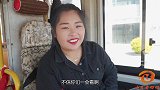 美女开公交遇奇葩顾客，刷卡方式一个比一个逗人，太有趣了