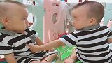 妈呀，快救我，这小子来硬的了