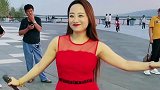 歌曲《来生再续缘》，红衣长发美女户外翻唱
