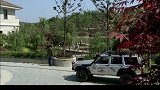 小庄载着女孩上山的时候, 看到一群兵在路边