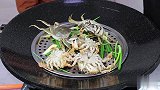 海蟹和河蟹哪种更好吃父子三人煮了一大锅，看看到底哪种更好吃