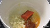 小伙秘制一大碗麻辣火锅手擀面，每吸一口都是享受，满脸冒汗，爽