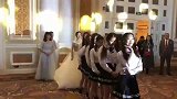 婚礼的时候，伴娘和新娘的舞蹈，跳起来像夜店