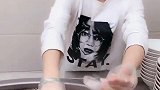 面馆新来的小姐姐，上班干活还热呵呵的，真是很容易满足