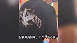 女子吃饭让宠物狗上桌一起吃，同行者为其夹菜？商家：可以带宠物