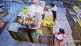 广东一小孩在超市将豆类混合家长不制止，商户：家长没道歉就走了