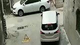 刚提的车开回家就让人笑了，不是监控谁信