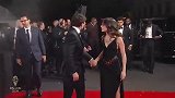 太美了！若奥-内维斯携明星女友走红毯