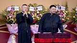 孙越台上唱歌曲，观众都被他的嗓音吸引了，观众掌声连连