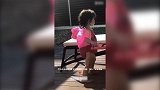 巴西锋霸备战美滋滋 可爱女儿+娇妻相伴菲尔米诺狂献飞吻