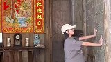 妹子表演飞檐走壁，不费吹灰之力，可惜被头发和衣服出卖了