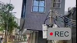 男子拍到一栋楼形似冰棍