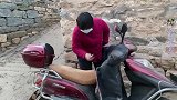 大妮给叔叔送年糕，浓浓的年味扑鼻而来，叔叔高兴的像个孩子