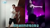 迪丽热巴与男主持人握手，男粉吃醋歇斯底里大喊：不准握手
