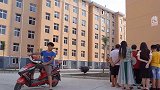 三江锅爆笑不断；小巴电动车被盗 三三好心劝导 结果笑喷了