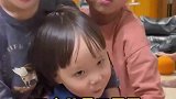 兄弟三人犯错齐受罚，到老三时哥哥霸气护弟