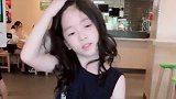 萌娃跟着音乐跳舞，真的好可爱呀