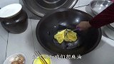 老卷奏乐自笑，开荤解馋，家做肥肥肘花，大块下饭，受苦人吃过瘾