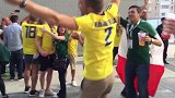 “拜拜德国队！”瑞典墨西哥球迷载歌载舞共同狂欢