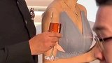 看着都冷，为了美也真是拼了