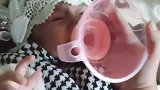 奶瓶全部摔碎，无奈只能这样喂奶粉！