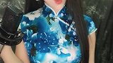 小姐姐唱一首《点燃一根烟》，歌声悠扬，十分动听