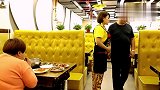 大哥吃面条竟让美女套路，听听女服务员的对话，真是太逗了