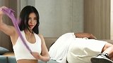 女友又菜又爱玩，想恶搞我经过自己被打一下，有脾气还冲我来！