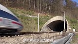隧道效应的威力有多大？列车高速穿过隧道，不可思议的现象发生了