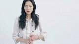 刘雯地铁站内“捉迷藏” 豹纹短T搭黑阔脚裤大秀长腿