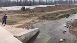 全村最有跳远天赋的孩子，他起跳的那一瞬间，体育老师都服了！