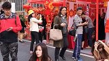 小姐姐这就很尴尬了，我就是忘了调成震动，没想到动静这么大