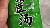 男子买了一瓶绿豆汤饮料，竟吐糟里面没有绿豆科技与狠活啊
