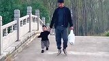 爸爸非要测试一下，自己晕倒以后儿子啥反应，父爱如山瞬间瓦解！
