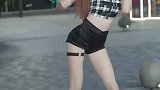 网红美女街头尬舞，舞姿精彩好看，真有魅力！
