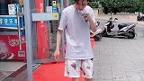 掉地上没超过三秒不会脏的