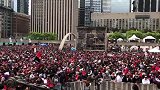 猛龙夺冠开始！多伦多市人山人海红旗招展 锣鼓喧天鞭炮齐鸣！