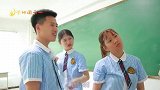 短剧：学生和老师玩无水游戏比赛，学生们都在地上爬着游，太搞笑