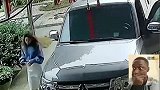 太香了？女子刚洗完头一下车，就被多只毒蜂攻击