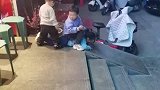 孩子玩滑滑梯画风逐渐跑偏等结婚的时候放给他们看