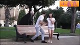 国外恶搞：男子扮成蝙蝠人，在街头整蛊路人，太逗了