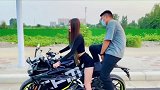 女骑手被锁喉