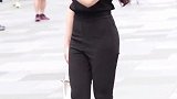 街拍大长腿美女，走到哪都是人群中最耀眼的